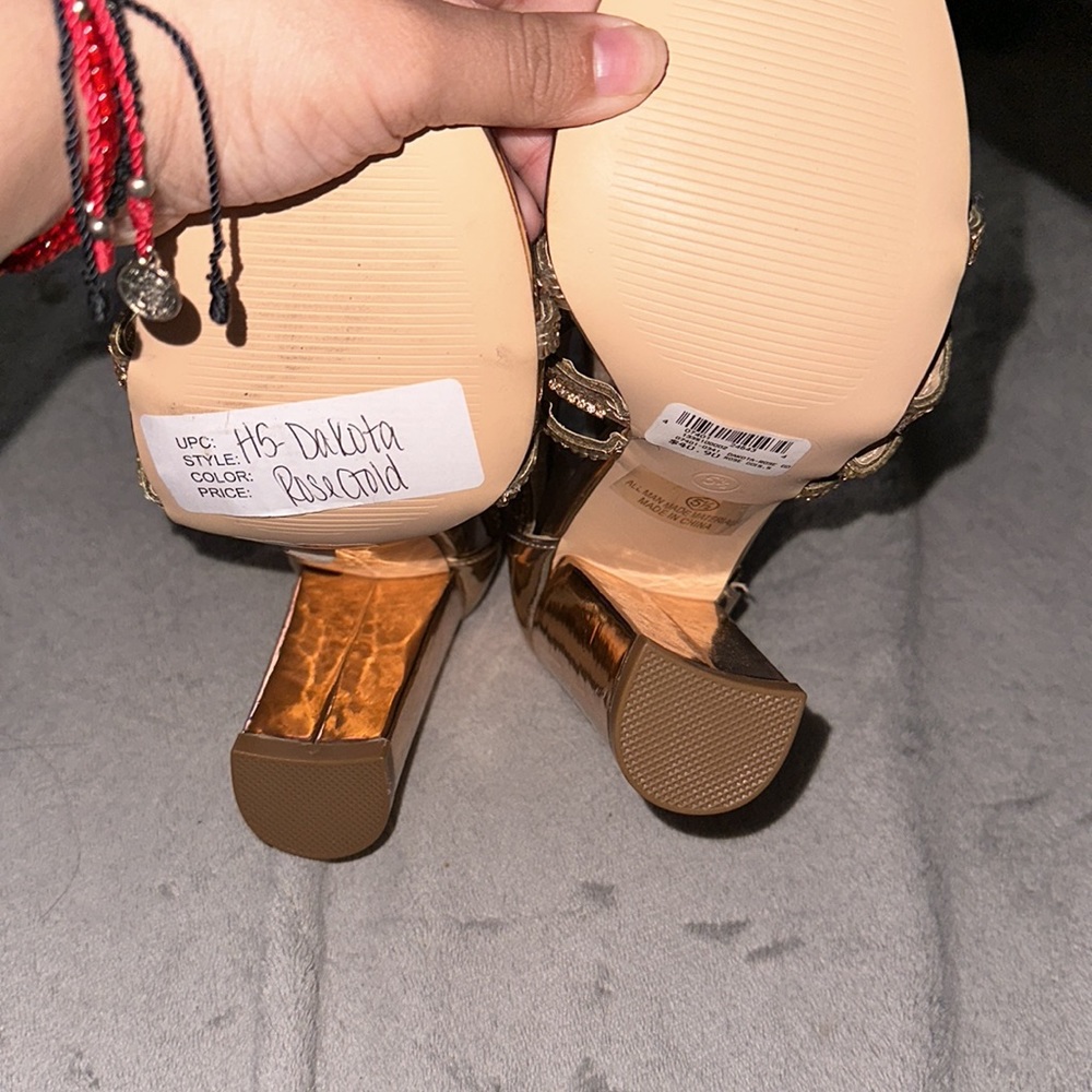 Heels never worn - Picture 4 of 5